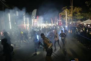 BIB: 
                            <button type="button" onclick="openModal(7051686)" class="btn btn-primary btn-sm float-right btn-popup" data-toggle="modal" data-target=".modal-high-quality">
                        <i class="fas fa-shopping-cart"></i> Add to Cart
                    </button>
                                            <button type="button" onclick="isThisMe(7051686, true)" class="btn btn-success btn-sm float-right btn-popup btn-isme hidden" data-toggle="tooltip" data-placement="bottom" title="นี่คือรูปของคุณใช่ไหม คลิกที่นี่เพื่อเอาเข้าอัลบั้ม">
                        <i class="fas fa-plus"></i> Add to album
                    </button>
                    <button type="button" onclick="isThisMe(7051686, false)" class="btn btn-warning btn-sm float-right btn-popup btn-isnotme hidden">
                        <i class="fas fa-ban"></i> Remove from album
                    </button>