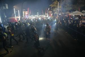 BIB: 
                            <button type="button" onclick="openModal(7051711)" class="btn btn-primary btn-sm float-right btn-popup" data-toggle="modal" data-target=".modal-high-quality">
                        <i class="fas fa-shopping-cart"></i> Add to Cart
                    </button>
                                            <button type="button" onclick="isThisMe(7051711, true)" class="btn btn-success btn-sm float-right btn-popup btn-isme hidden" data-toggle="tooltip" data-placement="bottom" title="นี่คือรูปของคุณใช่ไหม คลิกที่นี่เพื่อเอาเข้าอัลบั้ม">
                        <i class="fas fa-plus"></i> Add to album
                    </button>
                    <button type="button" onclick="isThisMe(7051711, false)" class="btn btn-warning btn-sm float-right btn-popup btn-isnotme hidden">
                        <i class="fas fa-ban"></i> Remove from album
                    </button>