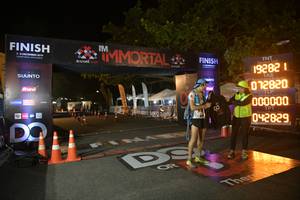 BIB: 19282, 012820, 000000, 042829
                            <button type="button" onclick="openModal(7051606)" class="btn btn-primary btn-sm float-right btn-popup" data-toggle="modal" data-target=".modal-high-quality">
                        <i class="fas fa-shopping-cart"></i> Add to Cart
                    </button>
                                            <button type="button" onclick="isThisMe(7051606, true)" class="btn btn-success btn-sm float-right btn-popup btn-isme hidden" data-toggle="tooltip" data-placement="bottom" title="นี่คือรูปของคุณใช่ไหม คลิกที่นี่เพื่อเอาเข้าอัลบั้ม">
                        <i class="fas fa-plus"></i> Add to album
                    </button>
                    <button type="button" onclick="isThisMe(7051606, false)" class="btn btn-warning btn-sm float-right btn-popup btn-isnotme hidden">
                        <i class="fas fa-ban"></i> Remove from album
                    </button>