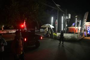 BIB: 
                            <button type="button" onclick="openModal(7051653)" class="btn btn-primary btn-sm float-right btn-popup" data-toggle="modal" data-target=".modal-high-quality">
                        <i class="fas fa-shopping-cart"></i> Add to Cart
                    </button>
                                            <button type="button" onclick="isThisMe(7051653, true)" class="btn btn-success btn-sm float-right btn-popup btn-isme hidden" data-toggle="tooltip" data-placement="bottom" title="นี่คือรูปของคุณใช่ไหม คลิกที่นี่เพื่อเอาเข้าอัลบั้ม">
                        <i class="fas fa-plus"></i> Add to album
                    </button>
                    <button type="button" onclick="isThisMe(7051653, false)" class="btn btn-warning btn-sm float-right btn-popup btn-isnotme hidden">
                        <i class="fas fa-ban"></i> Remove from album
                    </button>