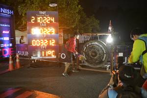 BIB: 10224, 0223
                            <button type="button" onclick="openModal(7051801)" class="btn btn-primary btn-sm float-right btn-popup" data-toggle="modal" data-target=".modal-high-quality">
                        <i class="fas fa-shopping-cart"></i> Add to Cart
                    </button>
                                            <button type="button" onclick="isThisMe(7051801, true)" class="btn btn-success btn-sm float-right btn-popup btn-isme hidden" data-toggle="tooltip" data-placement="bottom" title="นี่คือรูปของคุณใช่ไหม คลิกที่นี่เพื่อเอาเข้าอัลบั้ม">
                        <i class="fas fa-plus"></i> Add to album
                    </button>
                    <button type="button" onclick="isThisMe(7051801, false)" class="btn btn-warning btn-sm float-right btn-popup btn-isnotme hidden">
                        <i class="fas fa-ban"></i> Remove from album
                    </button>