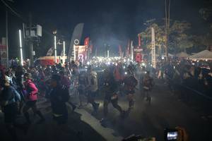 BIB: 
                            <button type="button" onclick="openModal(7051705)" class="btn btn-primary btn-sm float-right btn-popup" data-toggle="modal" data-target=".modal-high-quality">
                        <i class="fas fa-shopping-cart"></i> Add to Cart
                    </button>
                                            <button type="button" onclick="isThisMe(7051705, true)" class="btn btn-success btn-sm float-right btn-popup btn-isme hidden" data-toggle="tooltip" data-placement="bottom" title="นี่คือรูปของคุณใช่ไหม คลิกที่นี่เพื่อเอาเข้าอัลบั้ม">
                        <i class="fas fa-plus"></i> Add to album
                    </button>
                    <button type="button" onclick="isThisMe(7051705, false)" class="btn btn-warning btn-sm float-right btn-popup btn-isnotme hidden">
                        <i class="fas fa-ban"></i> Remove from album
                    </button>