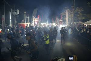 BIB: 
                            <button type="button" onclick="openModal(7051696)" class="btn btn-primary btn-sm float-right btn-popup" data-toggle="modal" data-target=".modal-high-quality">
                        <i class="fas fa-shopping-cart"></i> Add to Cart
                    </button>
                                            <button type="button" onclick="isThisMe(7051696, true)" class="btn btn-success btn-sm float-right btn-popup btn-isme hidden" data-toggle="tooltip" data-placement="bottom" title="นี่คือรูปของคุณใช่ไหม คลิกที่นี่เพื่อเอาเข้าอัลบั้ม">
                        <i class="fas fa-plus"></i> Add to album
                    </button>
                    <button type="button" onclick="isThisMe(7051696, false)" class="btn btn-warning btn-sm float-right btn-popup btn-isnotme hidden">
                        <i class="fas fa-ban"></i> Remove from album
                    </button>