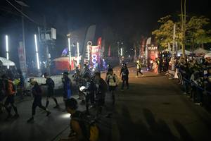 BIB: 
                            <button type="button" onclick="openModal(7051734)" class="btn btn-primary btn-sm float-right btn-popup" data-toggle="modal" data-target=".modal-high-quality">
                        <i class="fas fa-shopping-cart"></i> Add to Cart
                    </button>
                                            <button type="button" onclick="isThisMe(7051734, true)" class="btn btn-success btn-sm float-right btn-popup btn-isme hidden" data-toggle="tooltip" data-placement="bottom" title="นี่คือรูปของคุณใช่ไหม คลิกที่นี่เพื่อเอาเข้าอัลบั้ม">
                        <i class="fas fa-plus"></i> Add to album
                    </button>
                    <button type="button" onclick="isThisMe(7051734, false)" class="btn btn-warning btn-sm float-right btn-popup btn-isnotme hidden">
                        <i class="fas fa-ban"></i> Remove from album
                    </button>