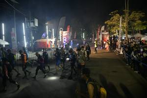 BIB: 
                            <button type="button" onclick="openModal(7051733)" class="btn btn-primary btn-sm float-right btn-popup" data-toggle="modal" data-target=".modal-high-quality">
                        <i class="fas fa-shopping-cart"></i> Add to Cart
                    </button>
                                            <button type="button" onclick="isThisMe(7051733, true)" class="btn btn-success btn-sm float-right btn-popup btn-isme hidden" data-toggle="tooltip" data-placement="bottom" title="นี่คือรูปของคุณใช่ไหม คลิกที่นี่เพื่อเอาเข้าอัลบั้ม">
                        <i class="fas fa-plus"></i> Add to album
                    </button>
                    <button type="button" onclick="isThisMe(7051733, false)" class="btn btn-warning btn-sm float-right btn-popup btn-isnotme hidden">
                        <i class="fas fa-ban"></i> Remove from album
                    </button>