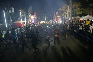 BIB: 
                            <button type="button" onclick="openModal(7051723)" class="btn btn-primary btn-sm float-right btn-popup" data-toggle="modal" data-target=".modal-high-quality">
                        <i class="fas fa-shopping-cart"></i> Add to Cart
                    </button>
                                            <button type="button" onclick="isThisMe(7051723, true)" class="btn btn-success btn-sm float-right btn-popup btn-isme hidden" data-toggle="tooltip" data-placement="bottom" title="นี่คือรูปของคุณใช่ไหม คลิกที่นี่เพื่อเอาเข้าอัลบั้ม">
                        <i class="fas fa-plus"></i> Add to album
                    </button>
                    <button type="button" onclick="isThisMe(7051723, false)" class="btn btn-warning btn-sm float-right btn-popup btn-isnotme hidden">
                        <i class="fas fa-ban"></i> Remove from album
                    </button>