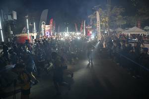 BIB: 
                            <button type="button" onclick="openModal(7051701)" class="btn btn-primary btn-sm float-right btn-popup" data-toggle="modal" data-target=".modal-high-quality">
                        <i class="fas fa-shopping-cart"></i> Add to Cart
                    </button>
                                            <button type="button" onclick="isThisMe(7051701, true)" class="btn btn-success btn-sm float-right btn-popup btn-isme hidden" data-toggle="tooltip" data-placement="bottom" title="นี่คือรูปของคุณใช่ไหม คลิกที่นี่เพื่อเอาเข้าอัลบั้ม">
                        <i class="fas fa-plus"></i> Add to album
                    </button>
                    <button type="button" onclick="isThisMe(7051701, false)" class="btn btn-warning btn-sm float-right btn-popup btn-isnotme hidden">
                        <i class="fas fa-ban"></i> Remove from album
                    </button>