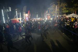 BIB: 
                            <button type="button" onclick="openModal(7051720)" class="btn btn-primary btn-sm float-right btn-popup" data-toggle="modal" data-target=".modal-high-quality">
                        <i class="fas fa-shopping-cart"></i> Add to Cart
                    </button>
                                            <button type="button" onclick="isThisMe(7051720, true)" class="btn btn-success btn-sm float-right btn-popup btn-isme hidden" data-toggle="tooltip" data-placement="bottom" title="นี่คือรูปของคุณใช่ไหม คลิกที่นี่เพื่อเอาเข้าอัลบั้ม">
                        <i class="fas fa-plus"></i> Add to album
                    </button>
                    <button type="button" onclick="isThisMe(7051720, false)" class="btn btn-warning btn-sm float-right btn-popup btn-isnotme hidden">
                        <i class="fas fa-ban"></i> Remove from album
                    </button>