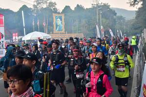 BIB: 2165, 2120, 
                            <button type="button" onclick="openModal(6852407)" class="btn btn-primary btn-sm float-right btn-popup" data-toggle="modal" data-target=".modal-high-quality">
                        <i class="fas fa-shopping-cart"></i> Add to Cart
                    </button>
                                            <button type="button" onclick="isThisMe(6852407, true)" class="btn btn-success btn-sm float-right btn-popup btn-isme hidden" data-toggle="tooltip" data-placement="bottom" title="นี่คือรูปของคุณใช่ไหม คลิกที่นี่เพื่อเอาเข้าอัลบั้ม">
                        <i class="fas fa-plus"></i> Add to album
                    </button>
                    <button type="button" onclick="isThisMe(6852407, false)" class="btn btn-warning btn-sm float-right btn-popup btn-isnotme hidden">
                        <i class="fas fa-ban"></i> Remove from album
                    </button>