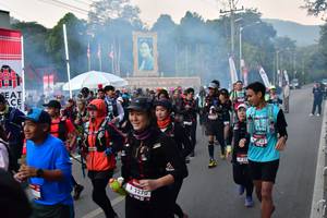 BIB: 2270
                            <button type="button" onclick="openModal(6852322)" class="btn btn-primary btn-sm float-right btn-popup" data-toggle="modal" data-target=".modal-high-quality">
                        <i class="fas fa-shopping-cart"></i> Add to Cart
                    </button>
                                            <button type="button" onclick="isThisMe(6852322, true)" class="btn btn-success btn-sm float-right btn-popup btn-isme hidden" data-toggle="tooltip" data-placement="bottom" title="นี่คือรูปของคุณใช่ไหม คลิกที่นี่เพื่อเอาเข้าอัลบั้ม">
                        <i class="fas fa-plus"></i> Add to album
                    </button>
                    <button type="button" onclick="isThisMe(6852322, false)" class="btn btn-warning btn-sm float-right btn-popup btn-isnotme hidden">
                        <i class="fas fa-ban"></i> Remove from album
                    </button>