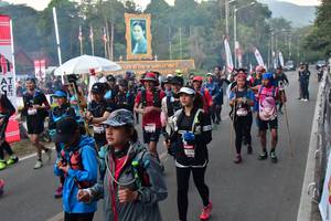 BIB: 209
                            <button type="button" onclick="openModal(6852542)" class="btn btn-primary btn-sm float-right btn-popup" data-toggle="modal" data-target=".modal-high-quality">
                        <i class="fas fa-shopping-cart"></i> Add to Cart
                    </button>
                                            <button type="button" onclick="isThisMe(6852542, true)" class="btn btn-success btn-sm float-right btn-popup btn-isme hidden" data-toggle="tooltip" data-placement="bottom" title="นี่คือรูปของคุณใช่ไหม คลิกที่นี่เพื่อเอาเข้าอัลบั้ม">
                        <i class="fas fa-plus"></i> Add to album
                    </button>
                    <button type="button" onclick="isThisMe(6852542, false)" class="btn btn-warning btn-sm float-right btn-popup btn-isnotme hidden">
                        <i class="fas fa-ban"></i> Remove from album
                    </button>