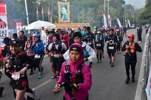 BIB: 2039
                            <button type="button" onclick="openModal(6852525)" class="btn btn-primary btn-sm float-right btn-popup" data-toggle="modal" data-target=".modal-high-quality">
                        <i class="fas fa-shopping-cart"></i> Add to Cart
                    </button>
                                            <button type="button" onclick="isThisMe(6852525, true)" class="btn btn-success btn-sm float-right btn-popup btn-isme hidden" data-toggle="tooltip" data-placement="bottom" title="นี่คือรูปของคุณใช่ไหม คลิกที่นี่เพื่อเอาเข้าอัลบั้ม">
                        <i class="fas fa-plus"></i> Add to album
                    </button>
                    <button type="button" onclick="isThisMe(6852525, false)" class="btn btn-warning btn-sm float-right btn-popup btn-isnotme hidden">
                        <i class="fas fa-ban"></i> Remove from album
                    </button>