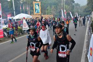 BIB: 32432, 2428
                            <button type="button" onclick="openModal(6852564)" class="btn btn-primary btn-sm float-right btn-popup" data-toggle="modal" data-target=".modal-high-quality">
                        <i class="fas fa-shopping-cart"></i> Add to Cart
                    </button>
                                            <button type="button" onclick="isThisMe(6852564, true)" class="btn btn-success btn-sm float-right btn-popup btn-isme hidden" data-toggle="tooltip" data-placement="bottom" title="นี่คือรูปของคุณใช่ไหม คลิกที่นี่เพื่อเอาเข้าอัลบั้ม">
                        <i class="fas fa-plus"></i> Add to album
                    </button>
                    <button type="button" onclick="isThisMe(6852564, false)" class="btn btn-warning btn-sm float-right btn-popup btn-isnotme hidden">
                        <i class="fas fa-ban"></i> Remove from album
                    </button>