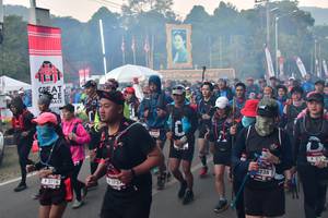 BIB: 238, 2716
                            <button type="button" onclick="openModal(6852389)" class="btn btn-primary btn-sm float-right btn-popup" data-toggle="modal" data-target=".modal-high-quality">
                        <i class="fas fa-shopping-cart"></i> Add to Cart
                    </button>
                                            <button type="button" onclick="isThisMe(6852389, true)" class="btn btn-success btn-sm float-right btn-popup btn-isme hidden" data-toggle="tooltip" data-placement="bottom" title="นี่คือรูปของคุณใช่ไหม คลิกที่นี่เพื่อเอาเข้าอัลบั้ม">
                        <i class="fas fa-plus"></i> Add to album
                    </button>
                    <button type="button" onclick="isThisMe(6852389, false)" class="btn btn-warning btn-sm float-right btn-popup btn-isnotme hidden">
                        <i class="fas fa-ban"></i> Remove from album
                    </button>