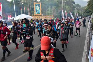 BIB: 
                            <button type="button" onclick="openModal(6852533)" class="btn btn-primary btn-sm float-right btn-popup" data-toggle="modal" data-target=".modal-high-quality">
                        <i class="fas fa-shopping-cart"></i> Add to Cart
                    </button>
                                            <button type="button" onclick="isThisMe(6852533, true)" class="btn btn-success btn-sm float-right btn-popup btn-isme hidden" data-toggle="tooltip" data-placement="bottom" title="นี่คือรูปของคุณใช่ไหม คลิกที่นี่เพื่อเอาเข้าอัลบั้ม">
                        <i class="fas fa-plus"></i> Add to album
                    </button>
                    <button type="button" onclick="isThisMe(6852533, false)" class="btn btn-warning btn-sm float-right btn-popup btn-isnotme hidden">
                        <i class="fas fa-ban"></i> Remove from album
                    </button>