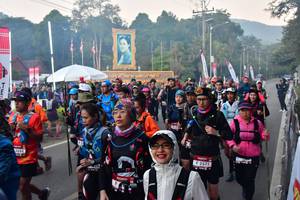 BIB: 2571, 2694
                            <button type="button" onclick="openModal(6852433)" class="btn btn-primary btn-sm float-right btn-popup" data-toggle="modal" data-target=".modal-high-quality">
                        <i class="fas fa-shopping-cart"></i> Add to Cart
                    </button>
                                            <button type="button" onclick="isThisMe(6852433, true)" class="btn btn-success btn-sm float-right btn-popup btn-isme hidden" data-toggle="tooltip" data-placement="bottom" title="นี่คือรูปของคุณใช่ไหม คลิกที่นี่เพื่อเอาเข้าอัลบั้ม">
                        <i class="fas fa-plus"></i> Add to album
                    </button>
                    <button type="button" onclick="isThisMe(6852433, false)" class="btn btn-warning btn-sm float-right btn-popup btn-isnotme hidden">
                        <i class="fas fa-ban"></i> Remove from album
                    </button>