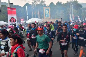 BIB: 2394, 2092, 
                            <button type="button" onclick="openModal(6852383)" class="btn btn-primary btn-sm float-right btn-popup" data-toggle="modal" data-target=".modal-high-quality">
                        <i class="fas fa-shopping-cart"></i> Add to Cart
                    </button>
                                            <button type="button" onclick="isThisMe(6852383, true)" class="btn btn-success btn-sm float-right btn-popup btn-isme hidden" data-toggle="tooltip" data-placement="bottom" title="นี่คือรูปของคุณใช่ไหม คลิกที่นี่เพื่อเอาเข้าอัลบั้ม">
                        <i class="fas fa-plus"></i> Add to album
                    </button>
                    <button type="button" onclick="isThisMe(6852383, false)" class="btn btn-warning btn-sm float-right btn-popup btn-isnotme hidden">
                        <i class="fas fa-ban"></i> Remove from album
                    </button>