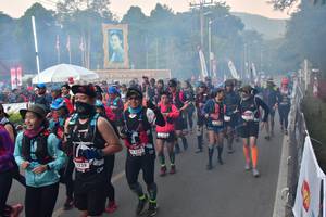 BIB: 1239
                            <button type="button" onclick="openModal(6852354)" class="btn btn-primary btn-sm float-right btn-popup" data-toggle="modal" data-target=".modal-high-quality">
                        <i class="fas fa-shopping-cart"></i> Add to Cart
                    </button>
                                            <button type="button" onclick="isThisMe(6852354, true)" class="btn btn-success btn-sm float-right btn-popup btn-isme hidden" data-toggle="tooltip" data-placement="bottom" title="นี่คือรูปของคุณใช่ไหม คลิกที่นี่เพื่อเอาเข้าอัลบั้ม">
                        <i class="fas fa-plus"></i> Add to album
                    </button>
                    <button type="button" onclick="isThisMe(6852354, false)" class="btn btn-warning btn-sm float-right btn-popup btn-isnotme hidden">
                        <i class="fas fa-ban"></i> Remove from album
                    </button>