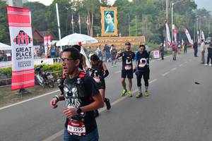 BIB: 2299
                            <button type="button" onclick="openModal(6852622)" class="btn btn-primary btn-sm float-right btn-popup" data-toggle="modal" data-target=".modal-high-quality">
                        <i class="fas fa-shopping-cart"></i> Add to Cart
                    </button>
                                            <button type="button" onclick="isThisMe(6852622, true)" class="btn btn-success btn-sm float-right btn-popup btn-isme hidden" data-toggle="tooltip" data-placement="bottom" title="นี่คือรูปของคุณใช่ไหม คลิกที่นี่เพื่อเอาเข้าอัลบั้ม">
                        <i class="fas fa-plus"></i> Add to album
                    </button>
                    <button type="button" onclick="isThisMe(6852622, false)" class="btn btn-warning btn-sm float-right btn-popup btn-isnotme hidden">
                        <i class="fas fa-ban"></i> Remove from album
                    </button>