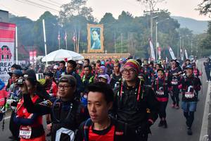 BIB: 2577, 
                            <button type="button" onclick="openModal(6852426)" class="btn btn-primary btn-sm float-right btn-popup" data-toggle="modal" data-target=".modal-high-quality">
                        <i class="fas fa-shopping-cart"></i> Add to Cart
                    </button>
                                            <button type="button" onclick="isThisMe(6852426, true)" class="btn btn-success btn-sm float-right btn-popup btn-isme hidden" data-toggle="tooltip" data-placement="bottom" title="นี่คือรูปของคุณใช่ไหม คลิกที่นี่เพื่อเอาเข้าอัลบั้ม">
                        <i class="fas fa-plus"></i> Add to album
                    </button>
                    <button type="button" onclick="isThisMe(6852426, false)" class="btn btn-warning btn-sm float-right btn-popup btn-isnotme hidden">
                        <i class="fas fa-ban"></i> Remove from album
                    </button>