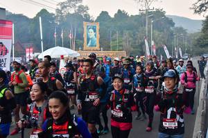 BIB: 254, 2373, 2218, 260
                            <button type="button" onclick="openModal(6852429)" class="btn btn-primary btn-sm float-right btn-popup" data-toggle="modal" data-target=".modal-high-quality">
                        <i class="fas fa-shopping-cart"></i> Add to Cart
                    </button>
                                            <button type="button" onclick="isThisMe(6852429, true)" class="btn btn-success btn-sm float-right btn-popup btn-isme hidden" data-toggle="tooltip" data-placement="bottom" title="นี่คือรูปของคุณใช่ไหม คลิกที่นี่เพื่อเอาเข้าอัลบั้ม">
                        <i class="fas fa-plus"></i> Add to album
                    </button>
                    <button type="button" onclick="isThisMe(6852429, false)" class="btn btn-warning btn-sm float-right btn-popup btn-isnotme hidden">
                        <i class="fas fa-ban"></i> Remove from album
                    </button>