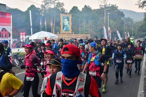 BIB: 014
                            <button type="button" onclick="openModal(6852415)" class="btn btn-primary btn-sm float-right btn-popup" data-toggle="modal" data-target=".modal-high-quality">
                        <i class="fas fa-shopping-cart"></i> Add to Cart
                    </button>
                                            <button type="button" onclick="isThisMe(6852415, true)" class="btn btn-success btn-sm float-right btn-popup btn-isme hidden" data-toggle="tooltip" data-placement="bottom" title="นี่คือรูปของคุณใช่ไหม คลิกที่นี่เพื่อเอาเข้าอัลบั้ม">
                        <i class="fas fa-plus"></i> Add to album
                    </button>
                    <button type="button" onclick="isThisMe(6852415, false)" class="btn btn-warning btn-sm float-right btn-popup btn-isnotme hidden">
                        <i class="fas fa-ban"></i> Remove from album
                    </button>