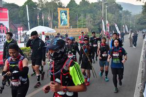 BIB: 2169, 
                            <button type="button" onclick="openModal(6852587)" class="btn btn-primary btn-sm float-right btn-popup" data-toggle="modal" data-target=".modal-high-quality">
                        <i class="fas fa-shopping-cart"></i> Add to Cart
                    </button>
                                            <button type="button" onclick="isThisMe(6852587, true)" class="btn btn-success btn-sm float-right btn-popup btn-isme hidden" data-toggle="tooltip" data-placement="bottom" title="นี่คือรูปของคุณใช่ไหม คลิกที่นี่เพื่อเอาเข้าอัลบั้ม">
                        <i class="fas fa-plus"></i> Add to album
                    </button>
                    <button type="button" onclick="isThisMe(6852587, false)" class="btn btn-warning btn-sm float-right btn-popup btn-isnotme hidden">
                        <i class="fas fa-ban"></i> Remove from album
                    </button>