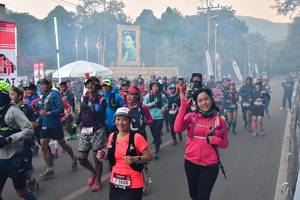 BIB: 2820
                            <button type="button" onclick="openModal(6852350)" class="btn btn-primary btn-sm float-right btn-popup" data-toggle="modal" data-target=".modal-high-quality">
                        <i class="fas fa-shopping-cart"></i> Add to Cart
                    </button>
                                            <button type="button" onclick="isThisMe(6852350, true)" class="btn btn-success btn-sm float-right btn-popup btn-isme hidden" data-toggle="tooltip" data-placement="bottom" title="นี่คือรูปของคุณใช่ไหม คลิกที่นี่เพื่อเอาเข้าอัลบั้ม">
                        <i class="fas fa-plus"></i> Add to album
                    </button>
                    <button type="button" onclick="isThisMe(6852350, false)" class="btn btn-warning btn-sm float-right btn-popup btn-isnotme hidden">
                        <i class="fas fa-ban"></i> Remove from album
                    </button>