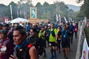 BIB: 2244
                            <button type="button" onclick="openModal(6852483)" class="btn btn-primary btn-sm float-right btn-popup" data-toggle="modal" data-target=".modal-high-quality">
                        <i class="fas fa-shopping-cart"></i> Add to Cart
                    </button>
                                            <button type="button" onclick="isThisMe(6852483, true)" class="btn btn-success btn-sm float-right btn-popup btn-isme hidden" data-toggle="tooltip" data-placement="bottom" title="นี่คือรูปของคุณใช่ไหม คลิกที่นี่เพื่อเอาเข้าอัลบั้ม">
                        <i class="fas fa-plus"></i> Add to album
                    </button>
                    <button type="button" onclick="isThisMe(6852483, false)" class="btn btn-warning btn-sm float-right btn-popup btn-isnotme hidden">
                        <i class="fas fa-ban"></i> Remove from album
                    </button>