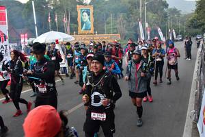 BIB: 219, 2455, 
                            <button type="button" onclick="openModal(6852539)" class="btn btn-primary btn-sm float-right btn-popup" data-toggle="modal" data-target=".modal-high-quality">
                        <i class="fas fa-shopping-cart"></i> Add to Cart
                    </button>
                                            <button type="button" onclick="isThisMe(6852539, true)" class="btn btn-success btn-sm float-right btn-popup btn-isme hidden" data-toggle="tooltip" data-placement="bottom" title="นี่คือรูปของคุณใช่ไหม คลิกที่นี่เพื่อเอาเข้าอัลบั้ม">
                        <i class="fas fa-plus"></i> Add to album
                    </button>
                    <button type="button" onclick="isThisMe(6852539, false)" class="btn btn-warning btn-sm float-right btn-popup btn-isnotme hidden">
                        <i class="fas fa-ban"></i> Remove from album
                    </button>