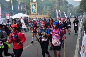 BIB: 2535, 585
                            <button type="button" onclick="openModal(6852547)" class="btn btn-primary btn-sm float-right btn-popup" data-toggle="modal" data-target=".modal-high-quality">
                        <i class="fas fa-shopping-cart"></i> Add to Cart
                    </button>
                                            <button type="button" onclick="isThisMe(6852547, true)" class="btn btn-success btn-sm float-right btn-popup btn-isme hidden" data-toggle="tooltip" data-placement="bottom" title="นี่คือรูปของคุณใช่ไหม คลิกที่นี่เพื่อเอาเข้าอัลบั้ม">
                        <i class="fas fa-plus"></i> Add to album
                    </button>
                    <button type="button" onclick="isThisMe(6852547, false)" class="btn btn-warning btn-sm float-right btn-popup btn-isnotme hidden">
                        <i class="fas fa-ban"></i> Remove from album
                    </button>