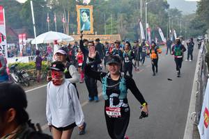 BIB: 2383, 
                            <button type="button" onclick="openModal(6852563)" class="btn btn-primary btn-sm float-right btn-popup" data-toggle="modal" data-target=".modal-high-quality">
                        <i class="fas fa-shopping-cart"></i> Add to Cart
                    </button>
                                            <button type="button" onclick="isThisMe(6852563, true)" class="btn btn-success btn-sm float-right btn-popup btn-isme hidden" data-toggle="tooltip" data-placement="bottom" title="นี่คือรูปของคุณใช่ไหม คลิกที่นี่เพื่อเอาเข้าอัลบั้ม">
                        <i class="fas fa-plus"></i> Add to album
                    </button>
                    <button type="button" onclick="isThisMe(6852563, false)" class="btn btn-warning btn-sm float-right btn-popup btn-isnotme hidden">
                        <i class="fas fa-ban"></i> Remove from album
                    </button>