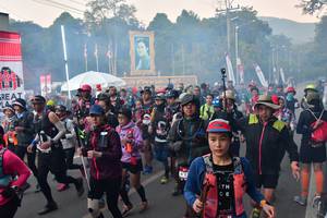 BIB: 
                            <button type="button" onclick="openModal(6852362)" class="btn btn-primary btn-sm float-right btn-popup" data-toggle="modal" data-target=".modal-high-quality">
                        <i class="fas fa-shopping-cart"></i> Add to Cart
                    </button>
                                            <button type="button" onclick="isThisMe(6852362, true)" class="btn btn-success btn-sm float-right btn-popup btn-isme hidden" data-toggle="tooltip" data-placement="bottom" title="นี่คือรูปของคุณใช่ไหม คลิกที่นี่เพื่อเอาเข้าอัลบั้ม">
                        <i class="fas fa-plus"></i> Add to album
                    </button>
                    <button type="button" onclick="isThisMe(6852362, false)" class="btn btn-warning btn-sm float-right btn-popup btn-isnotme hidden">
                        <i class="fas fa-ban"></i> Remove from album
                    </button>