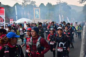 BIB: 2827
                            <button type="button" onclick="openModal(6852339)" class="btn btn-primary btn-sm float-right btn-popup" data-toggle="modal" data-target=".modal-high-quality">
                        <i class="fas fa-shopping-cart"></i> Add to Cart
                    </button>
                                            <button type="button" onclick="isThisMe(6852339, true)" class="btn btn-success btn-sm float-right btn-popup btn-isme hidden" data-toggle="tooltip" data-placement="bottom" title="นี่คือรูปของคุณใช่ไหม คลิกที่นี่เพื่อเอาเข้าอัลบั้ม">
                        <i class="fas fa-plus"></i> Add to album
                    </button>
                    <button type="button" onclick="isThisMe(6852339, false)" class="btn btn-warning btn-sm float-right btn-popup btn-isnotme hidden">
                        <i class="fas fa-ban"></i> Remove from album
                    </button>