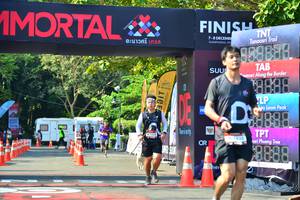 BIB: 041, 638, 8888
                            <button type="button" onclick="openModal(7006575)" class="btn btn-primary btn-sm float-right btn-popup" data-toggle="modal" data-target=".modal-high-quality">
                        <i class="fas fa-shopping-cart"></i> Add to Cart
                    </button>
                                            <button type="button" onclick="isThisMe(7006575, true)" class="btn btn-success btn-sm float-right btn-popup btn-isme hidden" data-toggle="tooltip" data-placement="bottom" title="นี่คือรูปของคุณใช่ไหม คลิกที่นี่เพื่อเอาเข้าอัลบั้ม">
                        <i class="fas fa-plus"></i> Add to album
                    </button>
                    <button type="button" onclick="isThisMe(7006575, false)" class="btn btn-warning btn-sm float-right btn-popup btn-isnotme hidden">
                        <i class="fas fa-ban"></i> Remove from album
                    </button>