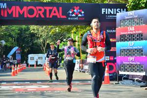 BIB: 150, 733
                            <button type="button" onclick="openModal(7007623)" class="btn btn-primary btn-sm float-right btn-popup" data-toggle="modal" data-target=".modal-high-quality">
                        <i class="fas fa-shopping-cart"></i> Add to Cart
                    </button>
                                            <button type="button" onclick="isThisMe(7007623, true)" class="btn btn-success btn-sm float-right btn-popup btn-isme hidden" data-toggle="tooltip" data-placement="bottom" title="นี่คือรูปของคุณใช่ไหม คลิกที่นี่เพื่อเอาเข้าอัลบั้ม">
                        <i class="fas fa-plus"></i> Add to album
                    </button>
                    <button type="button" onclick="isThisMe(7007623, false)" class="btn btn-warning btn-sm float-right btn-popup btn-isnotme hidden">
                        <i class="fas fa-ban"></i> Remove from album
                    </button>