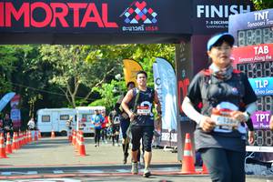 BIB: 1067, 1284
                            <button type="button" onclick="openModal(6999352)" class="btn btn-primary btn-sm float-right btn-popup" data-toggle="modal" data-target=".modal-high-quality">
                        <i class="fas fa-shopping-cart"></i> Add to Cart
                    </button>
                                            <button type="button" onclick="isThisMe(6999352, true)" class="btn btn-success btn-sm float-right btn-popup btn-isme hidden" data-toggle="tooltip" data-placement="bottom" title="นี่คือรูปของคุณใช่ไหม คลิกที่นี่เพื่อเอาเข้าอัลบั้ม">
                        <i class="fas fa-plus"></i> Add to album
                    </button>
                    <button type="button" onclick="isThisMe(6999352, false)" class="btn btn-warning btn-sm float-right btn-popup btn-isnotme hidden">
                        <i class="fas fa-ban"></i> Remove from album
                    </button>