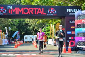 BIB: 1531, 1233
                            <button type="button" onclick="openModal(7007880)" class="btn btn-primary btn-sm float-right btn-popup" data-toggle="modal" data-target=".modal-high-quality">
                        <i class="fas fa-shopping-cart"></i> Add to Cart
                    </button>
                                            <button type="button" onclick="isThisMe(7007880, true)" class="btn btn-success btn-sm float-right btn-popup btn-isme hidden" data-toggle="tooltip" data-placement="bottom" title="นี่คือรูปของคุณใช่ไหม คลิกที่นี่เพื่อเอาเข้าอัลบั้ม">
                        <i class="fas fa-plus"></i> Add to album
                    </button>
                    <button type="button" onclick="isThisMe(7007880, false)" class="btn btn-warning btn-sm float-right btn-popup btn-isnotme hidden">
                        <i class="fas fa-ban"></i> Remove from album
                    </button>