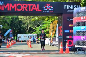 BIB: 410
                            <button type="button" onclick="openModal(7006612)" class="btn btn-primary btn-sm float-right btn-popup" data-toggle="modal" data-target=".modal-high-quality">
                        <i class="fas fa-shopping-cart"></i> Add to Cart
                    </button>
                                            <button type="button" onclick="isThisMe(7006612, true)" class="btn btn-success btn-sm float-right btn-popup btn-isme hidden" data-toggle="tooltip" data-placement="bottom" title="นี่คือรูปของคุณใช่ไหม คลิกที่นี่เพื่อเอาเข้าอัลบั้ม">
                        <i class="fas fa-plus"></i> Add to album
                    </button>
                    <button type="button" onclick="isThisMe(7006612, false)" class="btn btn-warning btn-sm float-right btn-popup btn-isnotme hidden">
                        <i class="fas fa-ban"></i> Remove from album
                    </button>