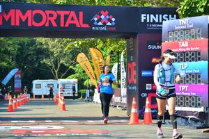 BIB: 413
                            <button type="button" onclick="openModal(7003662)" class="btn btn-primary btn-sm float-right btn-popup" data-toggle="modal" data-target=".modal-high-quality">
                        <i class="fas fa-shopping-cart"></i> Add to Cart
                    </button>
                                            <button type="button" onclick="isThisMe(7003662, true)" class="btn btn-success btn-sm float-right btn-popup btn-isme hidden" data-toggle="tooltip" data-placement="bottom" title="นี่คือรูปของคุณใช่ไหม คลิกที่นี่เพื่อเอาเข้าอัลบั้ม">
                        <i class="fas fa-plus"></i> Add to album
                    </button>
                    <button type="button" onclick="isThisMe(7003662, false)" class="btn btn-warning btn-sm float-right btn-popup btn-isnotme hidden">
                        <i class="fas fa-ban"></i> Remove from album
                    </button>