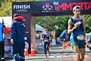 BIB: 2019, 240
                            <button type="button" onclick="openModal(7008880)" class="btn btn-primary btn-sm float-right btn-popup" data-toggle="modal" data-target=".modal-high-quality">
                        <i class="fas fa-shopping-cart"></i> Add to Cart
                    </button>
                                            <button type="button" onclick="isThisMe(7008880, true)" class="btn btn-success btn-sm float-right btn-popup btn-isme hidden" data-toggle="tooltip" data-placement="bottom" title="นี่คือรูปของคุณใช่ไหม คลิกที่นี่เพื่อเอาเข้าอัลบั้ม">
                        <i class="fas fa-plus"></i> Add to album
                    </button>
                    <button type="button" onclick="isThisMe(7008880, false)" class="btn btn-warning btn-sm float-right btn-popup btn-isnotme hidden">
                        <i class="fas fa-ban"></i> Remove from album
                    </button>