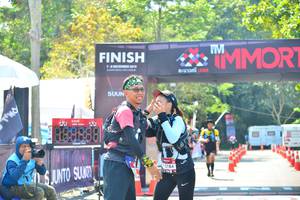 BIB: 820, 2184
                            <button type="button" onclick="openModal(6984028)" class="btn btn-primary btn-sm float-right btn-popup" data-toggle="modal" data-target=".modal-high-quality">
                        <i class="fas fa-shopping-cart"></i> Add to Cart
                    </button>
                                            <button type="button" onclick="isThisMe(6984028, true)" class="btn btn-success btn-sm float-right btn-popup btn-isme hidden" data-toggle="tooltip" data-placement="bottom" title="นี่คือรูปของคุณใช่ไหม คลิกที่นี่เพื่อเอาเข้าอัลบั้ม">
                        <i class="fas fa-plus"></i> Add to album
                    </button>
                    <button type="button" onclick="isThisMe(6984028, false)" class="btn btn-warning btn-sm float-right btn-popup btn-isnotme hidden">
                        <i class="fas fa-ban"></i> Remove from album
                    </button>