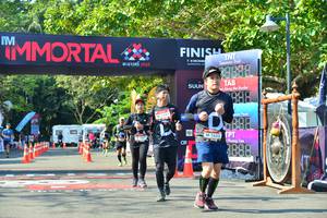 BIB: 1633
                            <button type="button" onclick="openModal(7006948)" class="btn btn-primary btn-sm float-right btn-popup" data-toggle="modal" data-target=".modal-high-quality">
                        <i class="fas fa-shopping-cart"></i> Add to Cart
                    </button>
                                            <button type="button" onclick="isThisMe(7006948, true)" class="btn btn-success btn-sm float-right btn-popup btn-isme hidden" data-toggle="tooltip" data-placement="bottom" title="นี่คือรูปของคุณใช่ไหม คลิกที่นี่เพื่อเอาเข้าอัลบั้ม">
                        <i class="fas fa-plus"></i> Add to album
                    </button>
                    <button type="button" onclick="isThisMe(7006948, false)" class="btn btn-warning btn-sm float-right btn-popup btn-isnotme hidden">
                        <i class="fas fa-ban"></i> Remove from album
                    </button>