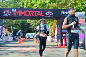 BIB: 1361, 163
                            <button type="button" onclick="openModal(7006966)" class="btn btn-primary btn-sm float-right btn-popup" data-toggle="modal" data-target=".modal-high-quality">
                        <i class="fas fa-shopping-cart"></i> Add to Cart
                    </button>
                                            <button type="button" onclick="isThisMe(7006966, true)" class="btn btn-success btn-sm float-right btn-popup btn-isme hidden" data-toggle="tooltip" data-placement="bottom" title="นี่คือรูปของคุณใช่ไหม คลิกที่นี่เพื่อเอาเข้าอัลบั้ม">
                        <i class="fas fa-plus"></i> Add to album
                    </button>
                    <button type="button" onclick="isThisMe(7006966, false)" class="btn btn-warning btn-sm float-right btn-popup btn-isnotme hidden">
                        <i class="fas fa-ban"></i> Remove from album
                    </button>