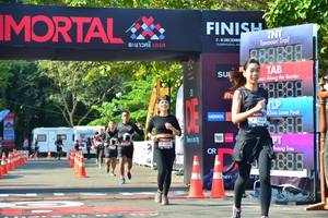 BIB: 1689, 1036
                            <button type="button" onclick="openModal(7005542)" class="btn btn-primary btn-sm float-right btn-popup" data-toggle="modal" data-target=".modal-high-quality">
                        <i class="fas fa-shopping-cart"></i> Add to Cart
                    </button>
                                            <button type="button" onclick="isThisMe(7005542, true)" class="btn btn-success btn-sm float-right btn-popup btn-isme hidden" data-toggle="tooltip" data-placement="bottom" title="นี่คือรูปของคุณใช่ไหม คลิกที่นี่เพื่อเอาเข้าอัลบั้ม">
                        <i class="fas fa-plus"></i> Add to album
                    </button>
                    <button type="button" onclick="isThisMe(7005542, false)" class="btn btn-warning btn-sm float-right btn-popup btn-isnotme hidden">
                        <i class="fas fa-ban"></i> Remove from album
                    </button>