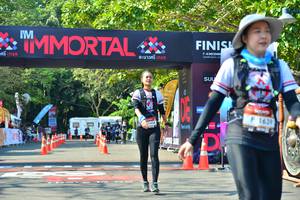 BIB: 1639, 145
                            <button type="button" onclick="openModal(7006978)" class="btn btn-primary btn-sm float-right btn-popup" data-toggle="modal" data-target=".modal-high-quality">
                        <i class="fas fa-shopping-cart"></i> Add to Cart
                    </button>
                                            <button type="button" onclick="isThisMe(7006978, true)" class="btn btn-success btn-sm float-right btn-popup btn-isme hidden" data-toggle="tooltip" data-placement="bottom" title="นี่คือรูปของคุณใช่ไหม คลิกที่นี่เพื่อเอาเข้าอัลบั้ม">
                        <i class="fas fa-plus"></i> Add to album
                    </button>
                    <button type="button" onclick="isThisMe(7006978, false)" class="btn btn-warning btn-sm float-right btn-popup btn-isnotme hidden">
                        <i class="fas fa-ban"></i> Remove from album
                    </button>