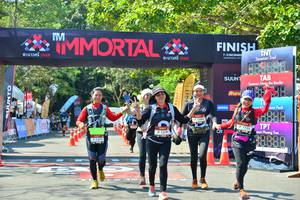 BIB: 1705, 137, 1377
                            <button type="button" onclick="openModal(6995217)" class="btn btn-primary btn-sm float-right btn-popup" data-toggle="modal" data-target=".modal-high-quality">
                        <i class="fas fa-shopping-cart"></i> Add to Cart
                    </button>
                                            <button type="button" onclick="isThisMe(6995217, true)" class="btn btn-success btn-sm float-right btn-popup btn-isme hidden" data-toggle="tooltip" data-placement="bottom" title="นี่คือรูปของคุณใช่ไหม คลิกที่นี่เพื่อเอาเข้าอัลบั้ม">
                        <i class="fas fa-plus"></i> Add to album
                    </button>
                    <button type="button" onclick="isThisMe(6995217, false)" class="btn btn-warning btn-sm float-right btn-popup btn-isnotme hidden">
                        <i class="fas fa-ban"></i> Remove from album
                    </button>