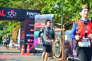 BIB: 1655, 1233
                            <button type="button" onclick="openModal(7003470)" class="btn btn-primary btn-sm float-right btn-popup" data-toggle="modal" data-target=".modal-high-quality">
                        <i class="fas fa-shopping-cart"></i> Add to Cart
                    </button>
                                            <button type="button" onclick="isThisMe(7003470, true)" class="btn btn-success btn-sm float-right btn-popup btn-isme hidden" data-toggle="tooltip" data-placement="bottom" title="นี่คือรูปของคุณใช่ไหม คลิกที่นี่เพื่อเอาเข้าอัลบั้ม">
                        <i class="fas fa-plus"></i> Add to album
                    </button>
                    <button type="button" onclick="isThisMe(7003470, false)" class="btn btn-warning btn-sm float-right btn-popup btn-isnotme hidden">
                        <i class="fas fa-ban"></i> Remove from album
                    </button>