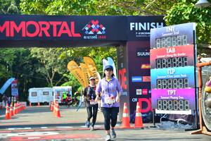 BIB: 1420, 8888
                            <button type="button" onclick="openModal(7006351)" class="btn btn-primary btn-sm float-right btn-popup" data-toggle="modal" data-target=".modal-high-quality">
                        <i class="fas fa-shopping-cart"></i> Add to Cart
                    </button>
                                            <button type="button" onclick="isThisMe(7006351, true)" class="btn btn-success btn-sm float-right btn-popup btn-isme hidden" data-toggle="tooltip" data-placement="bottom" title="นี่คือรูปของคุณใช่ไหม คลิกที่นี่เพื่อเอาเข้าอัลบั้ม">
                        <i class="fas fa-plus"></i> Add to album
                    </button>
                    <button type="button" onclick="isThisMe(7006351, false)" class="btn btn-warning btn-sm float-right btn-popup btn-isnotme hidden">
                        <i class="fas fa-ban"></i> Remove from album
                    </button>