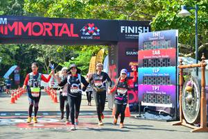 BIB: 413, 1701
                            <button type="button" onclick="openModal(6995208)" class="btn btn-primary btn-sm float-right btn-popup" data-toggle="modal" data-target=".modal-high-quality">
                        <i class="fas fa-shopping-cart"></i> Add to Cart
                    </button>
                                            <button type="button" onclick="isThisMe(6995208, true)" class="btn btn-success btn-sm float-right btn-popup btn-isme hidden" data-toggle="tooltip" data-placement="bottom" title="นี่คือรูปของคุณใช่ไหม คลิกที่นี่เพื่อเอาเข้าอัลบั้ม">
                        <i class="fas fa-plus"></i> Add to album
                    </button>
                    <button type="button" onclick="isThisMe(6995208, false)" class="btn btn-warning btn-sm float-right btn-popup btn-isnotme hidden">
                        <i class="fas fa-ban"></i> Remove from album
                    </button>